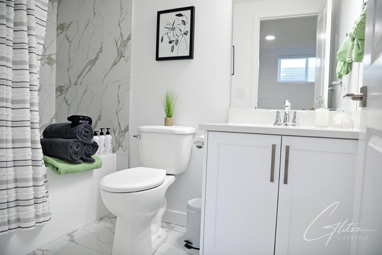 King Bed,Disney,Long Stays,Garage,Airport Edmonton Ngoại thất bức ảnh
